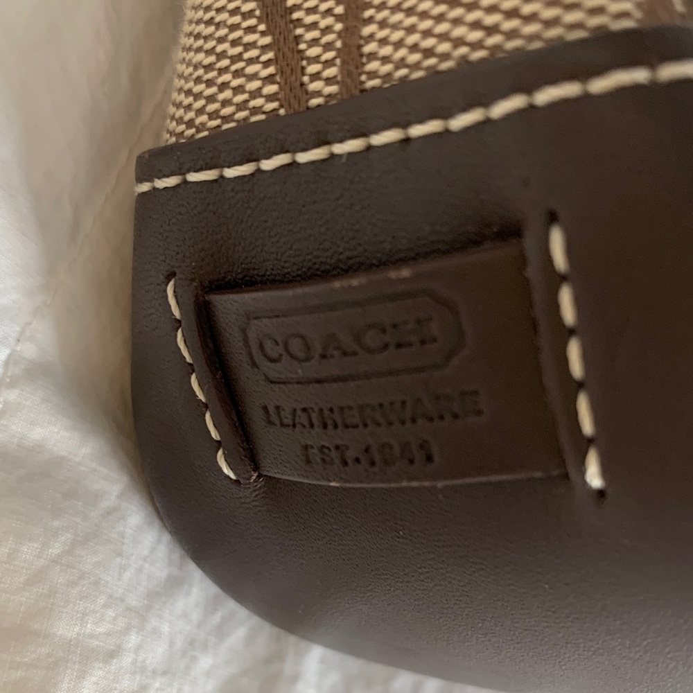 COACH CLASSIC SMALL SHOULDER BAG - Picture 3 of 9